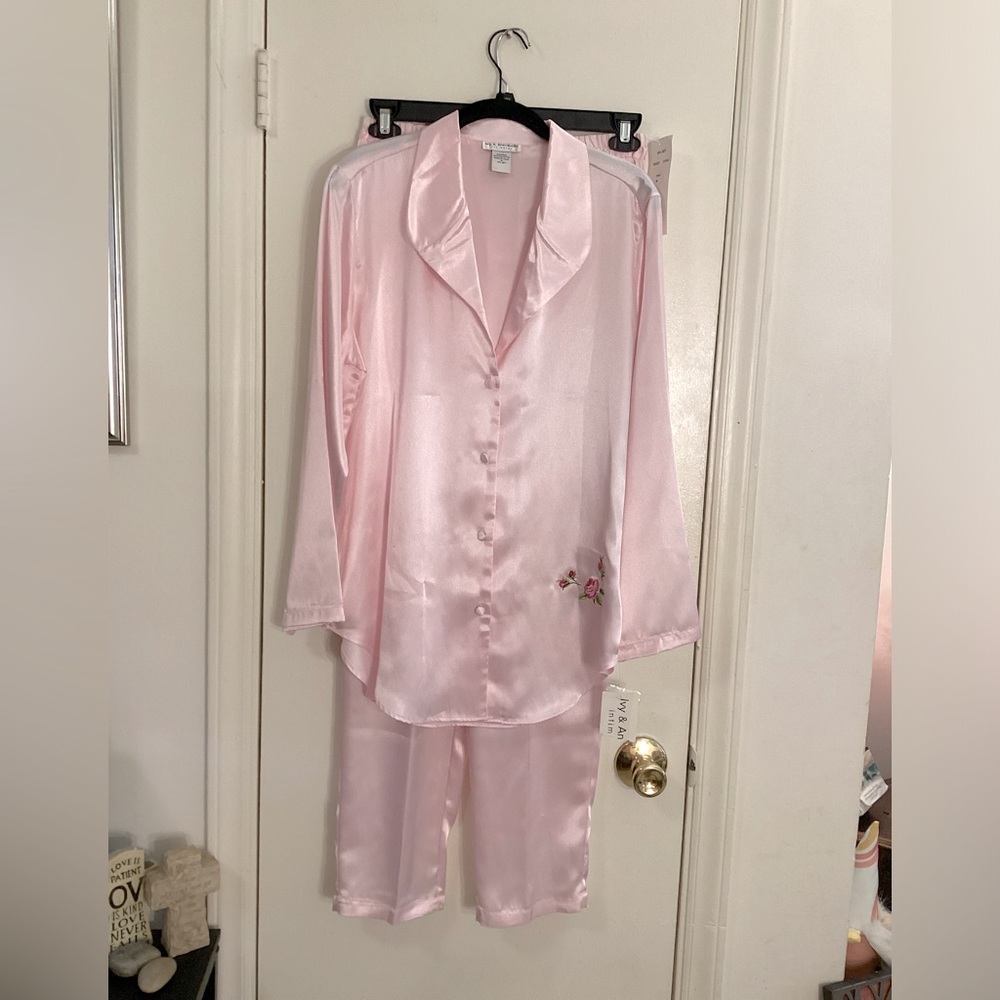 Ivy & Annabelle Pajamas-size M-NWT